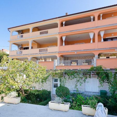 Apartments Mirjana Lopar Bagian luar foto