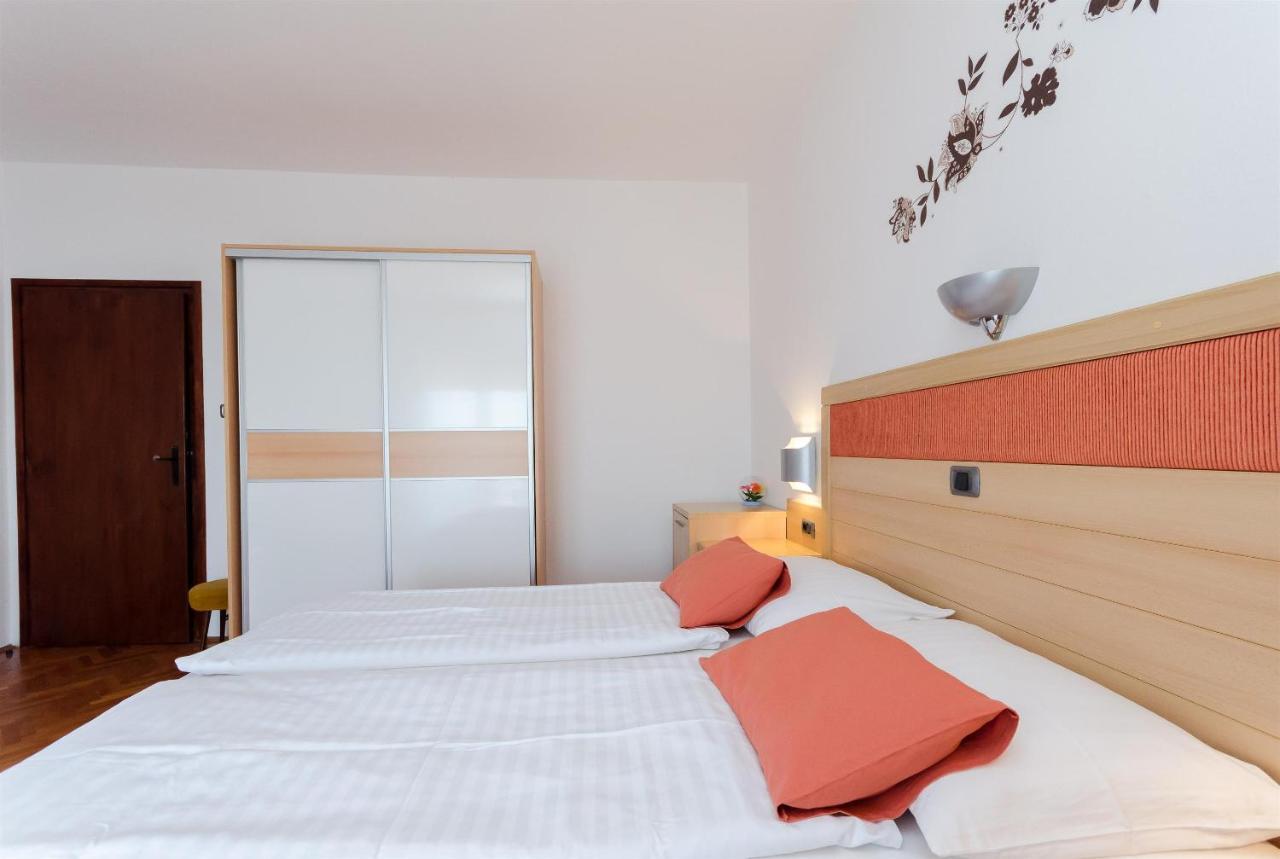 Apartments Mirjana Lopar Bagian luar foto