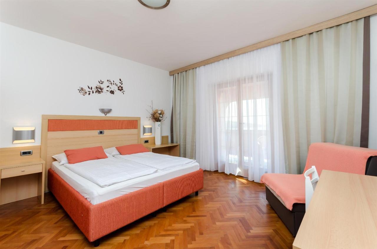 Apartments Mirjana Lopar Bagian luar foto
