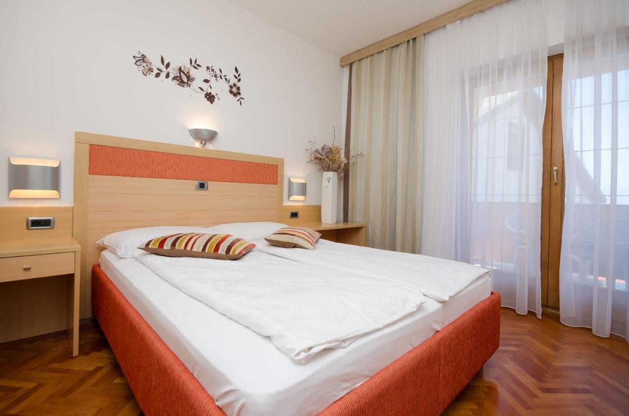 Apartments Mirjana Lopar Bagian luar foto