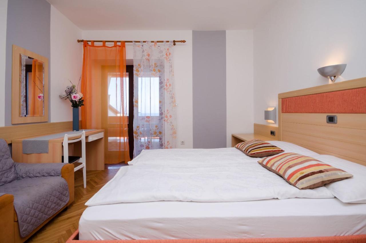 Apartments Mirjana Lopar Bagian luar foto
