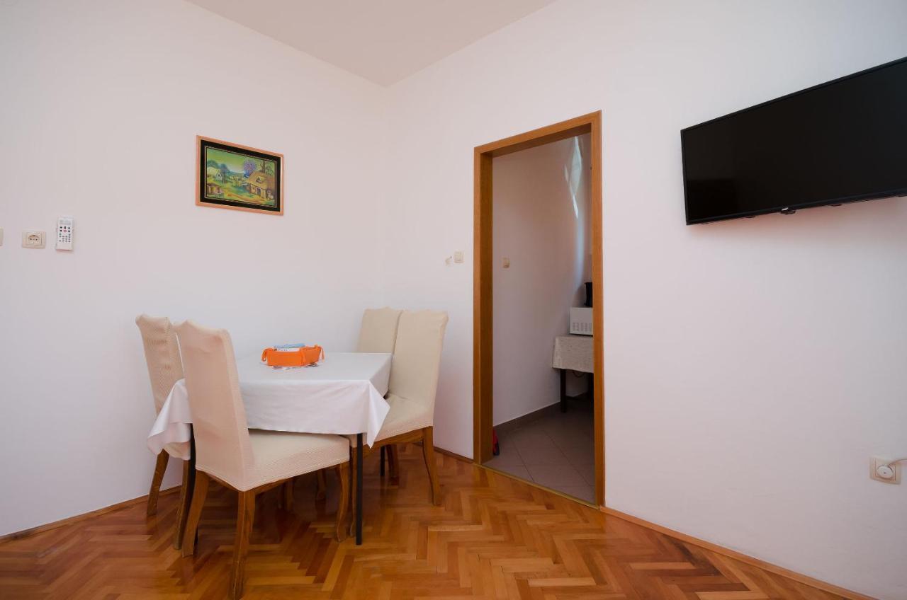 Apartments Mirjana Lopar Bagian luar foto