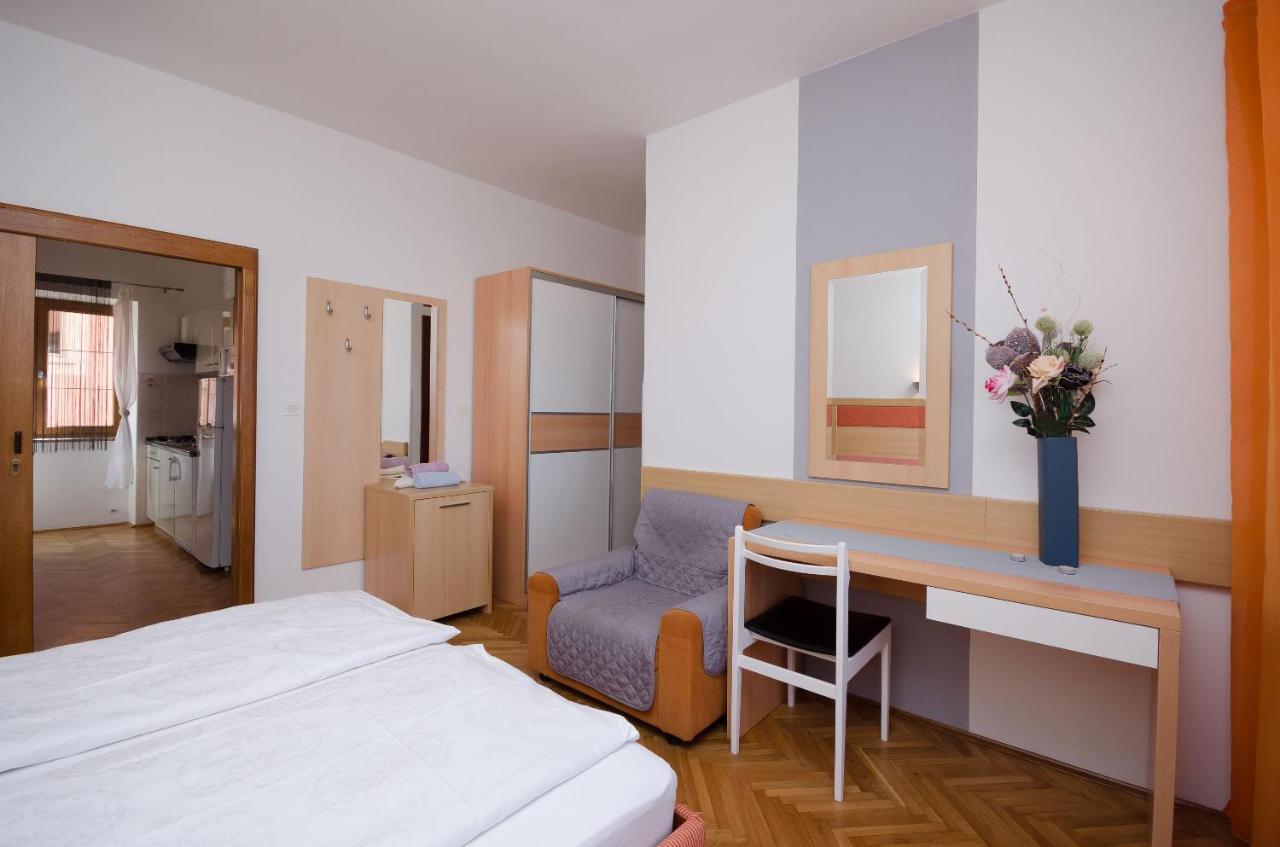 Apartments Mirjana Lopar Bagian luar foto