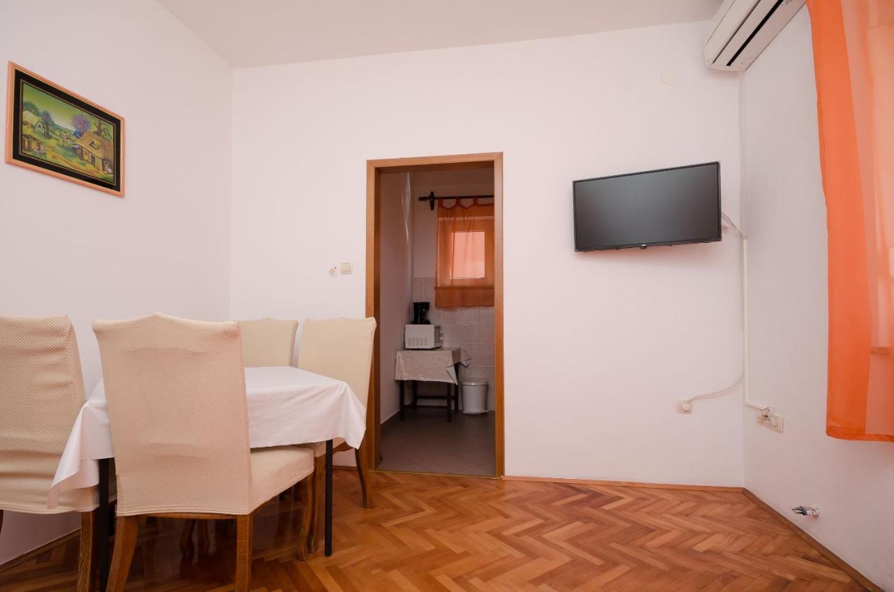 Apartments Mirjana Lopar Bagian luar foto
