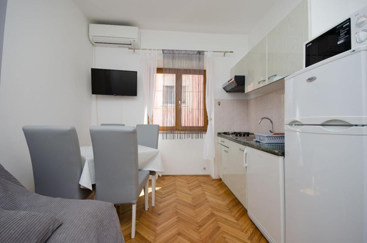 Apartments Mirjana Lopar Bagian luar foto