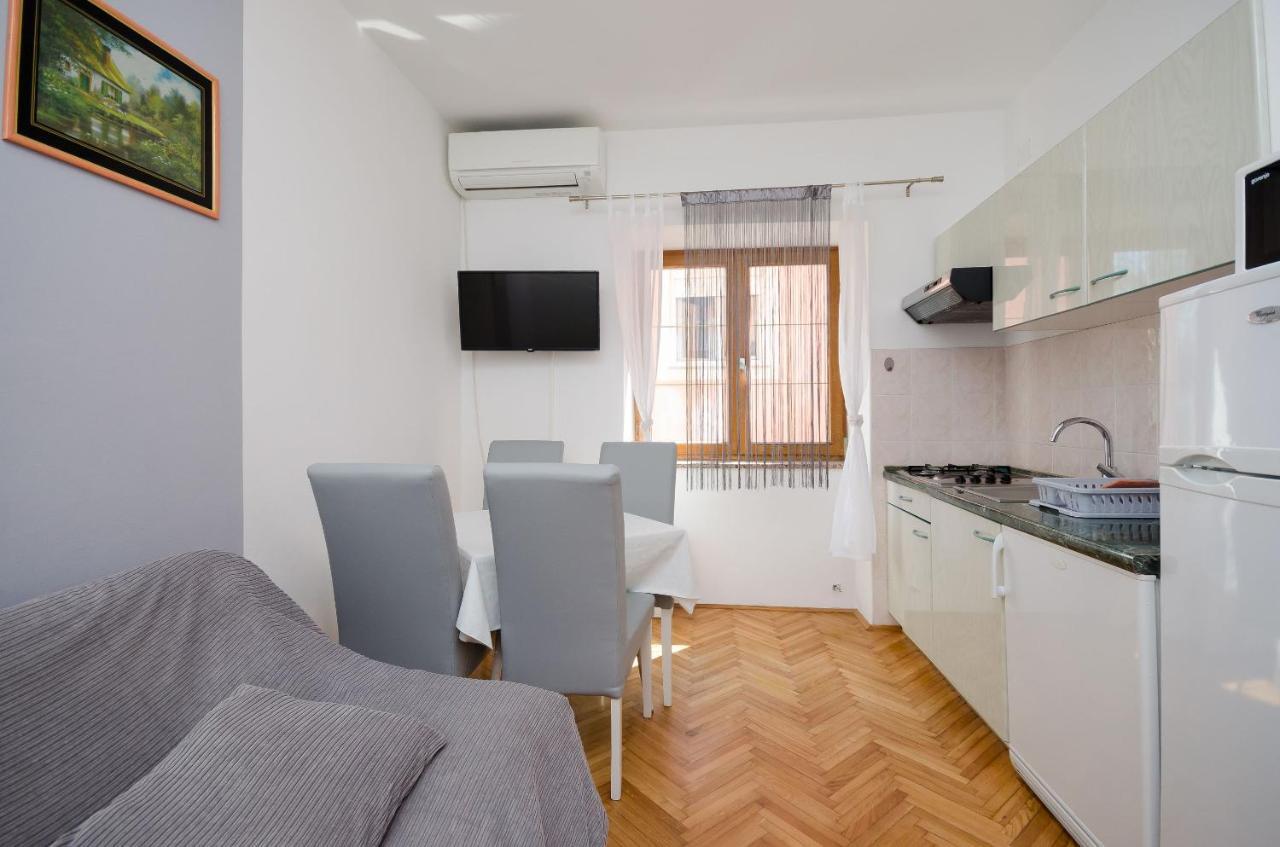 Apartments Mirjana Lopar Bagian luar foto