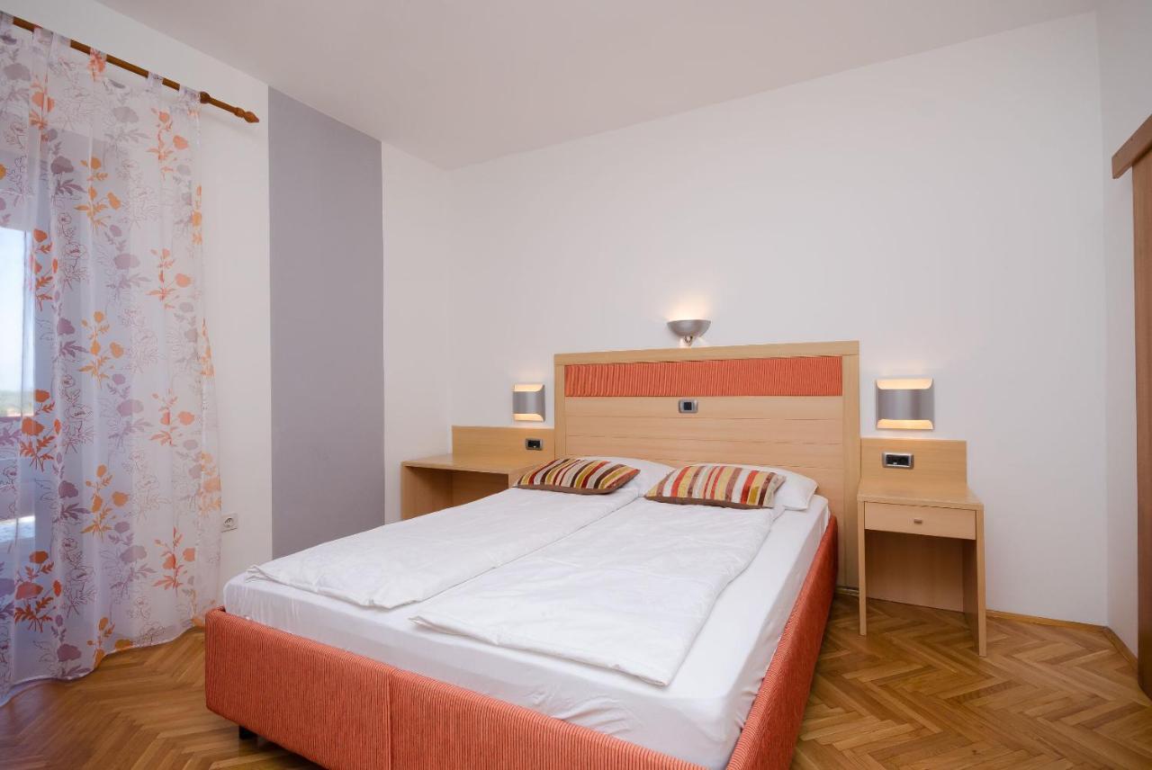 Apartments Mirjana Lopar Bagian luar foto
