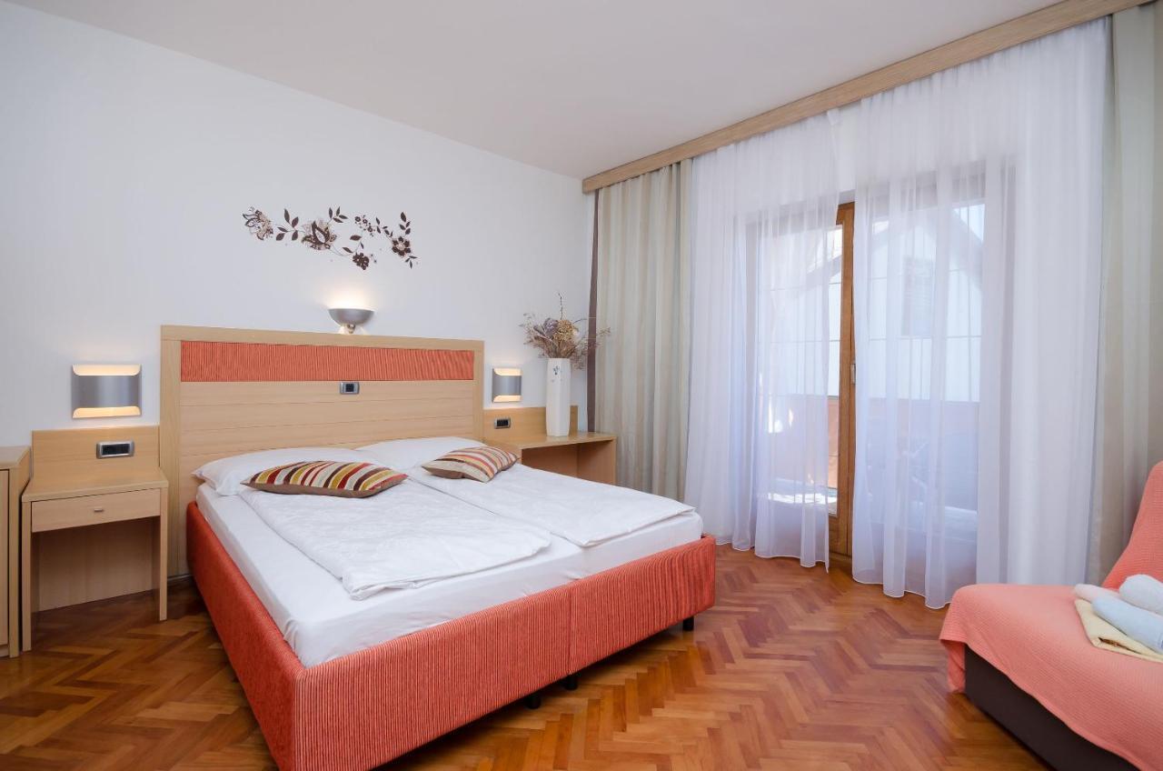 Apartments Mirjana Lopar Bagian luar foto